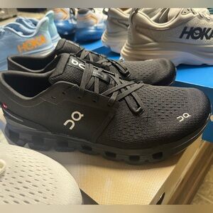 New in Box Men’s On Cloud Shoes Size 13 Black Cloud X4